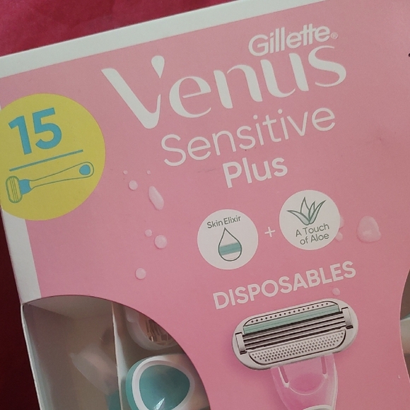 Gillette Venus Sensitive Plus Disposable Razors - Picture 2 of 7